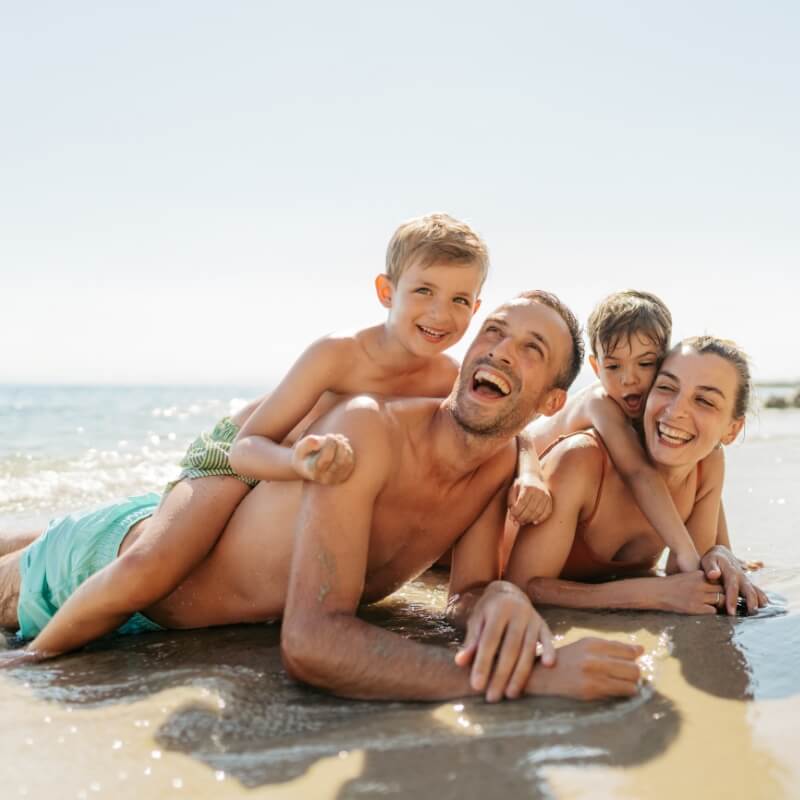 famiglia felice crociera ferragosto