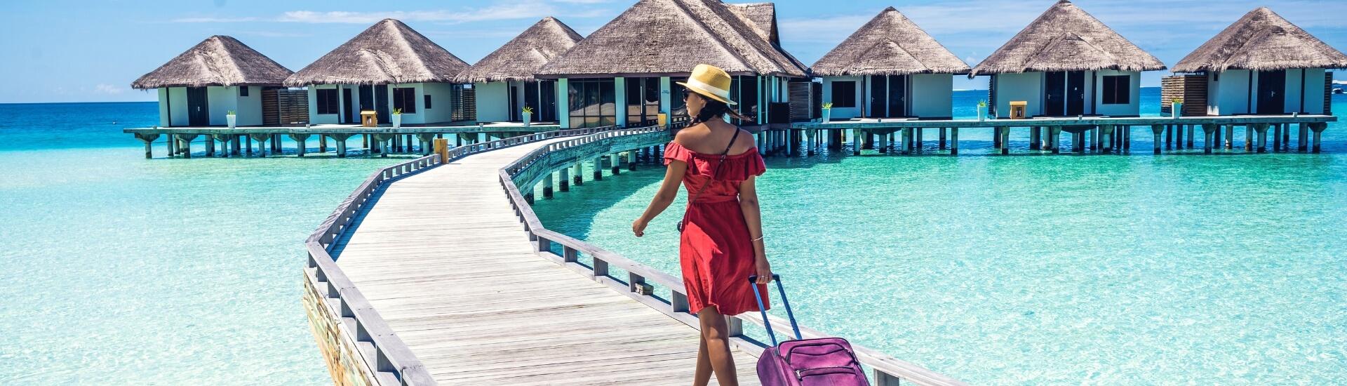 donna single in crociera con valigia ai caraibi